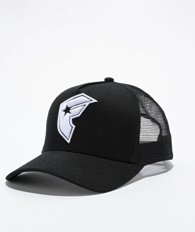 Gorra trucker Famous Stars & Straps negra con logo BOH bordado en blanco al frente y malla negra atrás