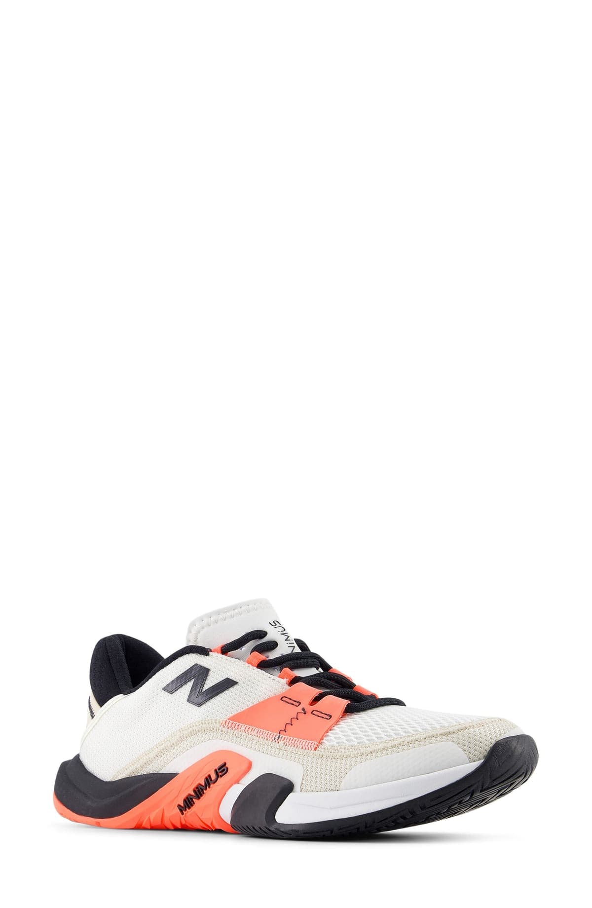 Zapatilla de entrenamiento New Balance Minimus TR v2 blanca con panel beige, N negra y acentos coral en cordonera y suela