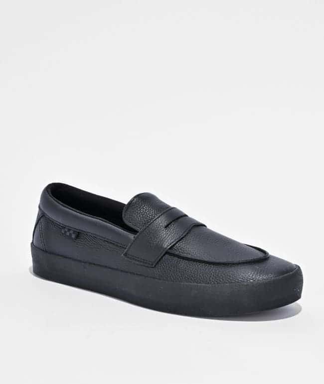 Mocasín de skate Vans en cuero negro granulado con antifaz sobre el empeine y suela negra